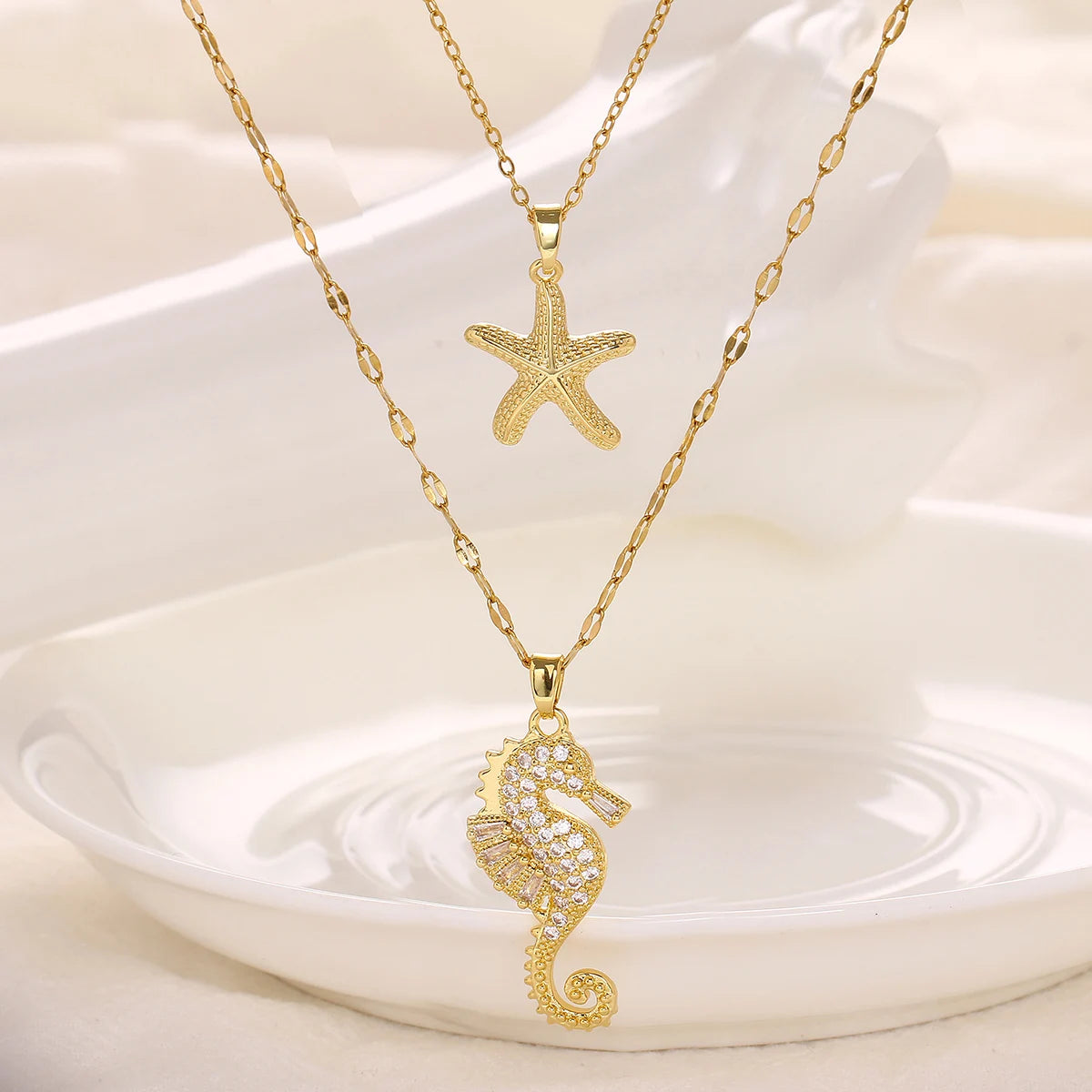 Exquisite Seahorse Necklace for Women, Starfish Pendant, Stainless Steel, Marine Life Jewelry, Fashionable Gift, High-End