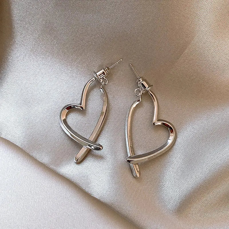 Fashion Personality Love Earrings for Women Niche Design Sense Girl Golden Earrings Simple Jewelry Gift Silvery