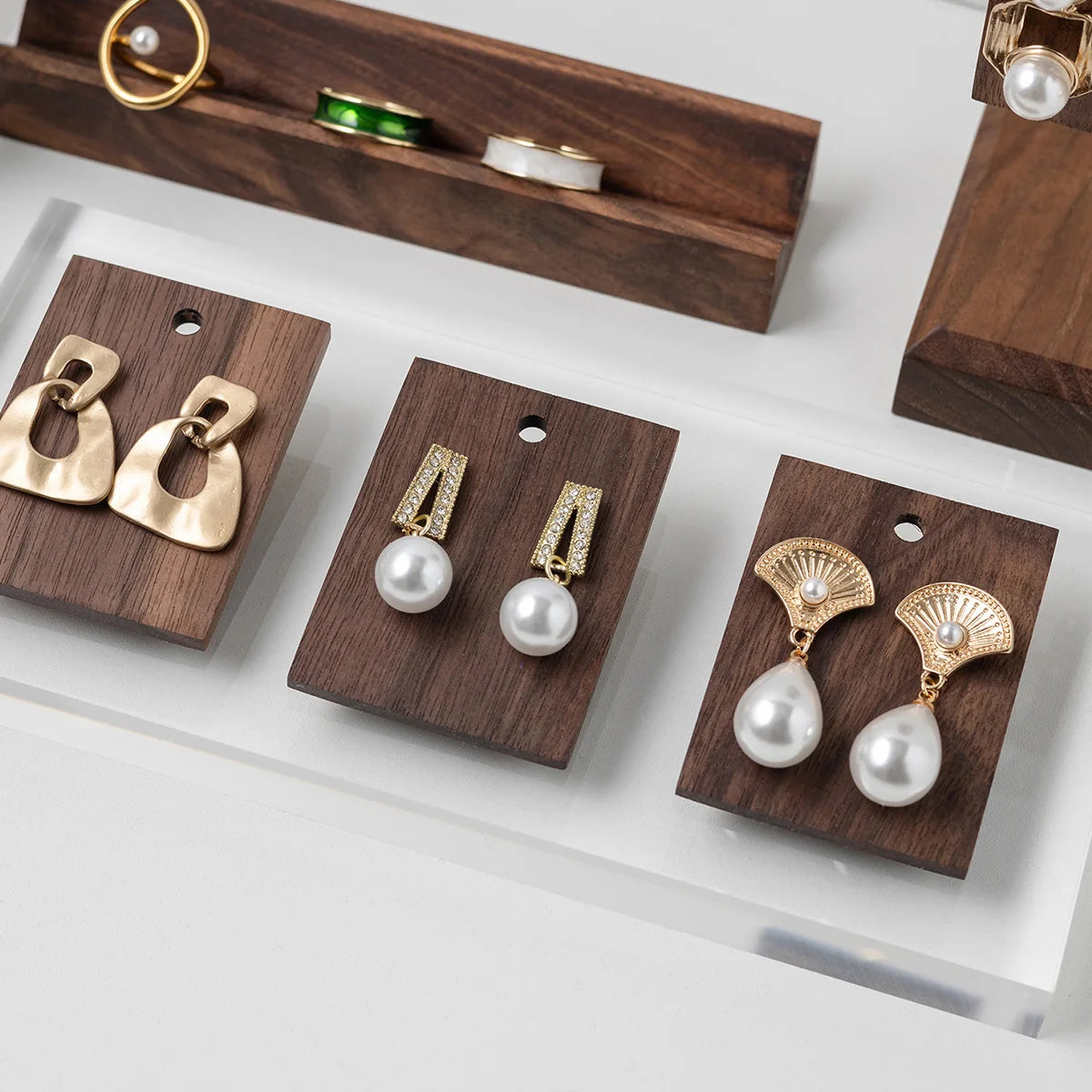 A walnut jewelry stand, solid wood jewelry stand, ring display stand, Valentine's Day, proposal ring displ