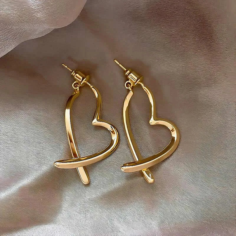 Fashion Personality Love Earrings for Women Niche Design Sense Girl Golden Earrings Simple Jewelry Gift Silvery