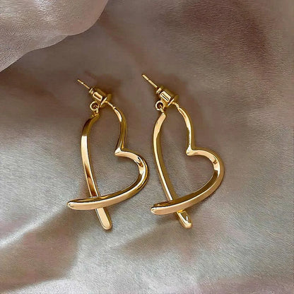 Fashion Personality Love Earrings for Women Niche Design Sense Girl Golden Earrings Simple Jewelry Gift Silvery