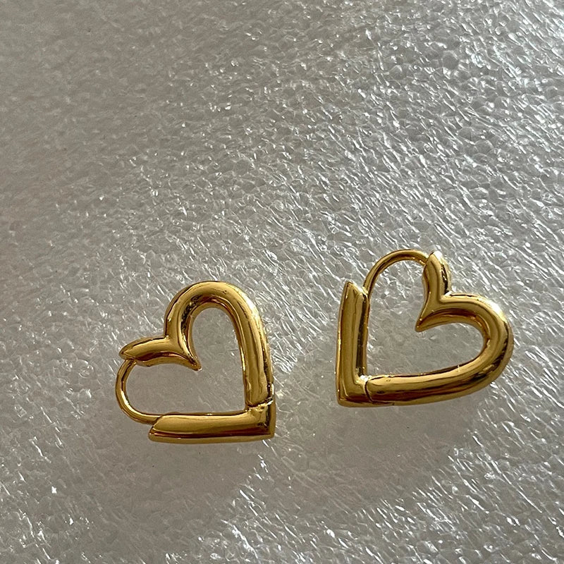 Korean Trend Metal Heart Stud Earrings for Women Punk Elegant Minimalist Smooth Love Eardrops Girl Party Jewelry Couple Gifts