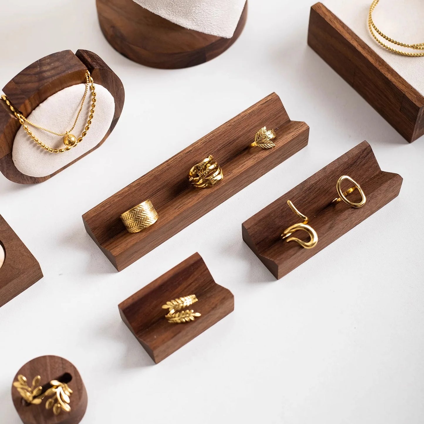 A walnut jewelry stand, solid wood jewelry stand, ring display stand, Valentine's Day, proposal ring displ