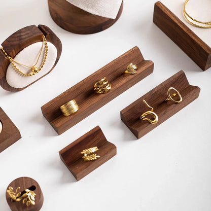 A walnut jewelry stand, solid wood jewelry stand, ring display stand, Valentine's Day, proposal ring displ