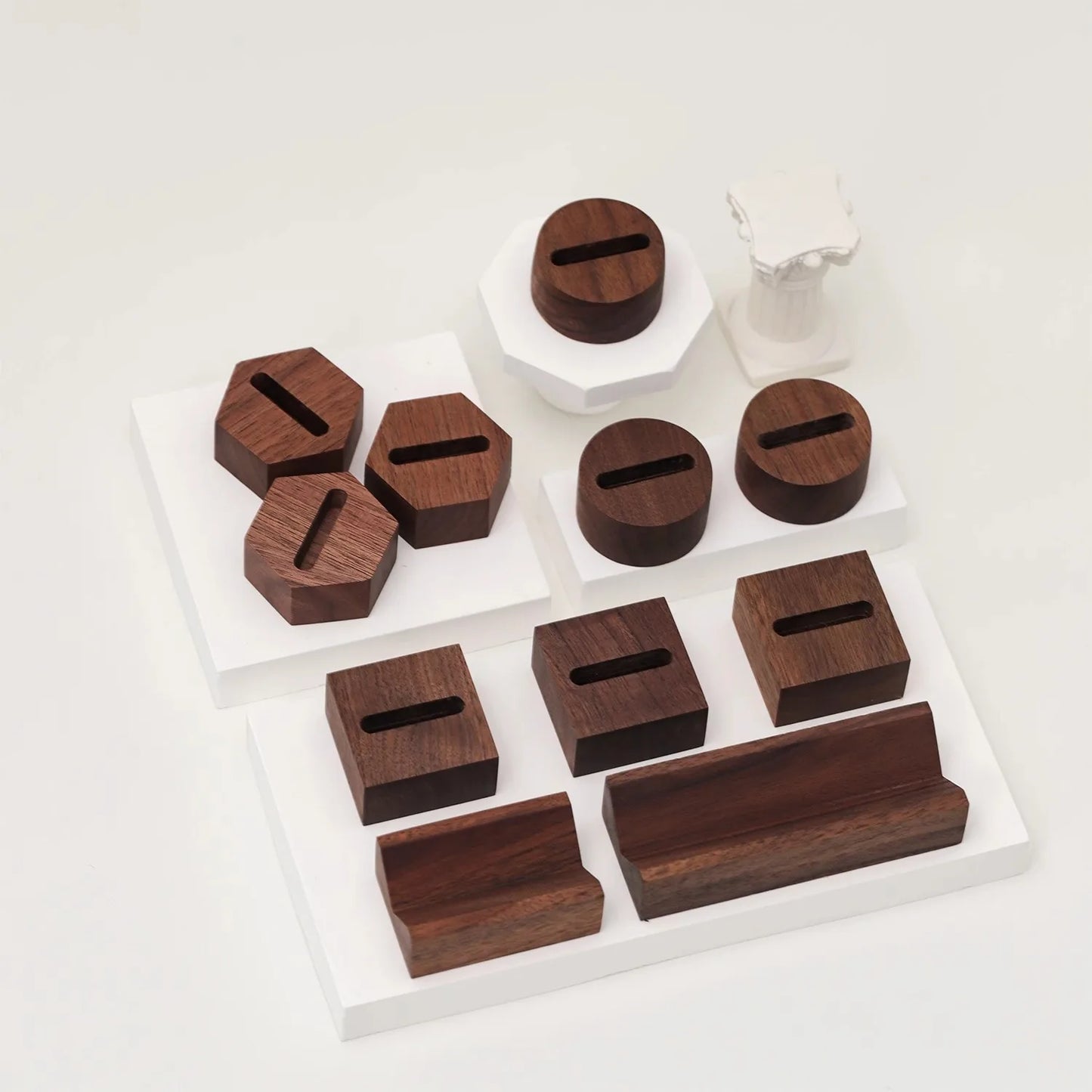 A walnut jewelry stand, solid wood jewelry stand, ring display stand, Valentine's Day, proposal ring displ