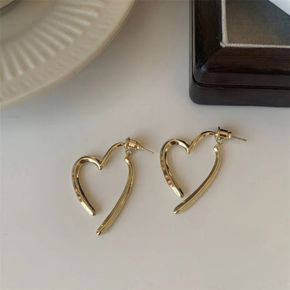 Fashion Personality Love Earrings for Women Niche Design Sense Girl Golden Earrings Simple Jewelry Gift Silvery
