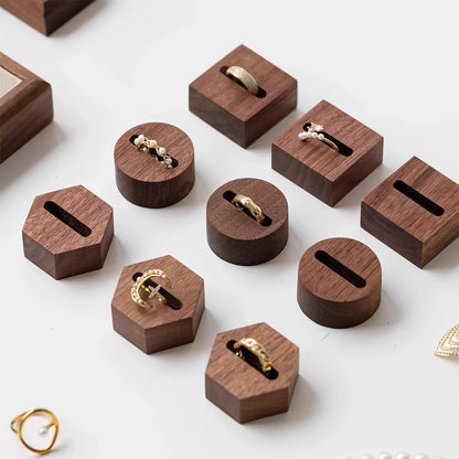 A walnut jewelry stand, solid wood jewelry stand, ring display stand, Valentine's Day, proposal ring displ