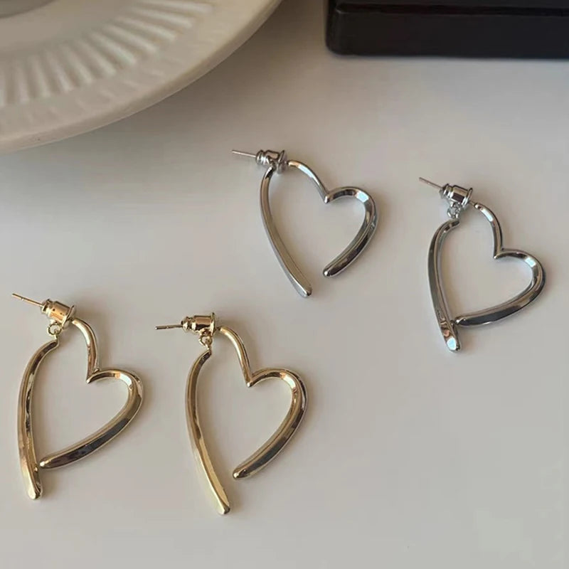 Fashion Personality Love Earrings for Women Niche Design Sense Girl Golden Earrings Simple Jewelry Gift Silvery